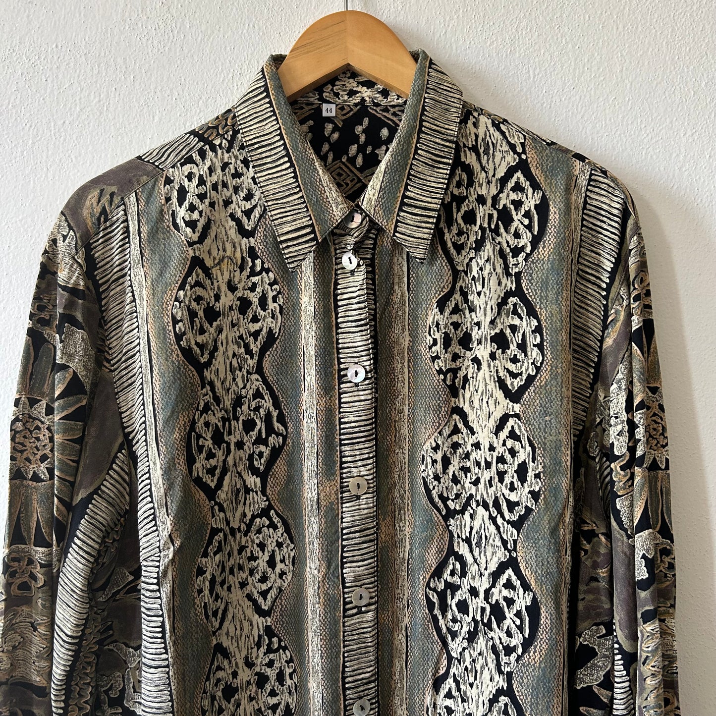 Camicia con spacchi