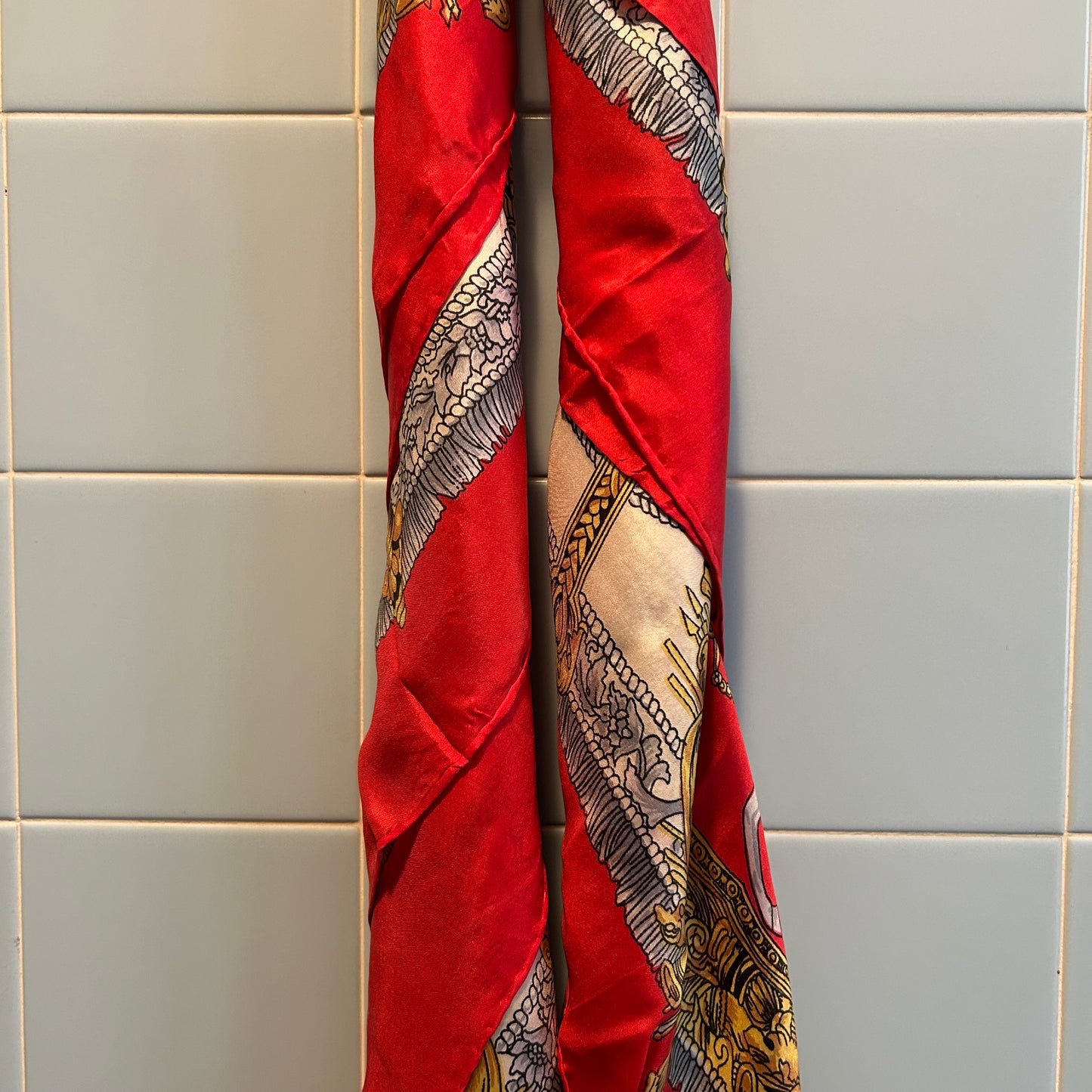 Foulard in seta “Cavalli e spade”
