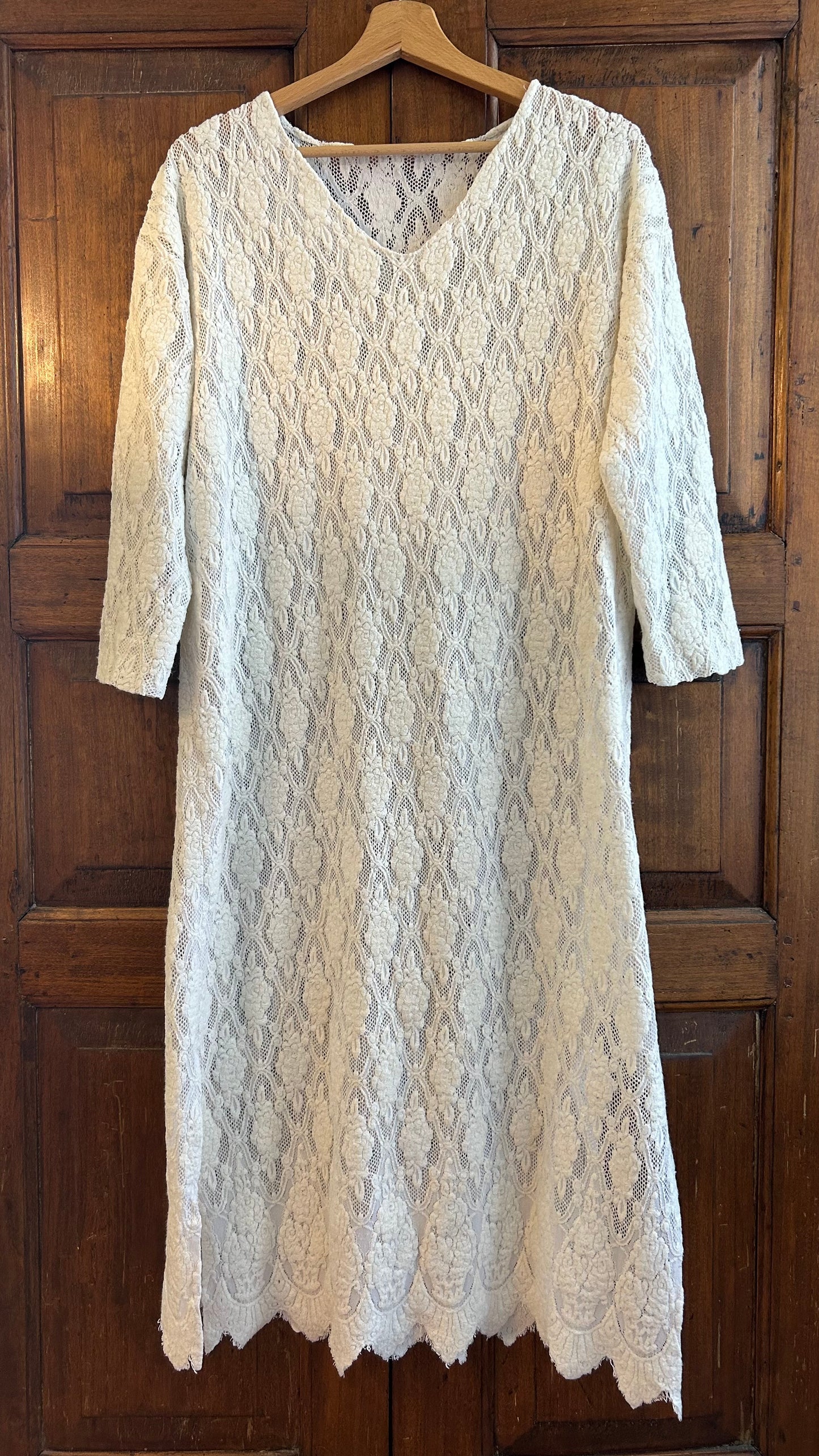 Abito in pizzo con spacchi