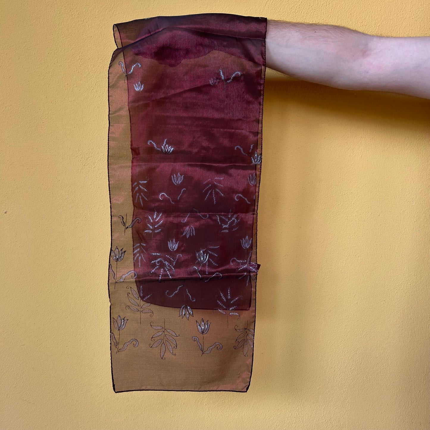 Pashmina rettangolare cangiante con fiori