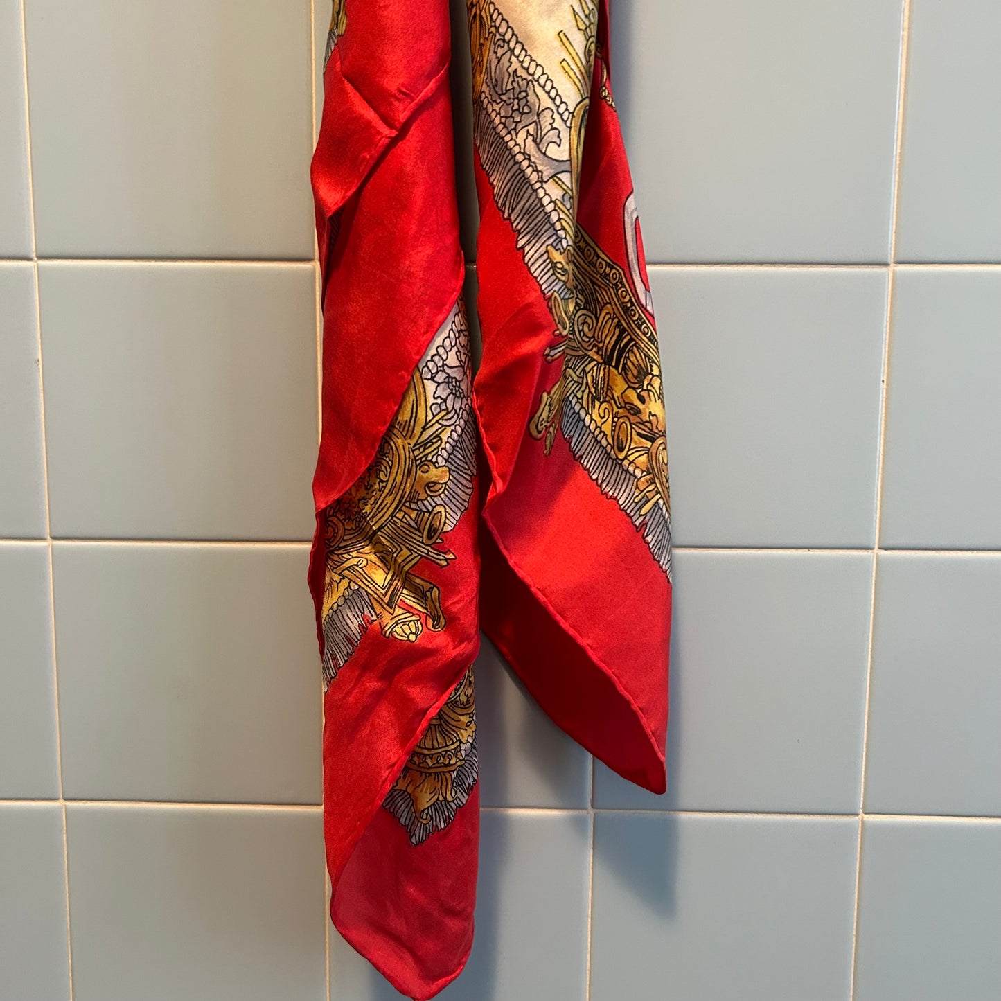 Foulard in seta “Cavalli e spade”