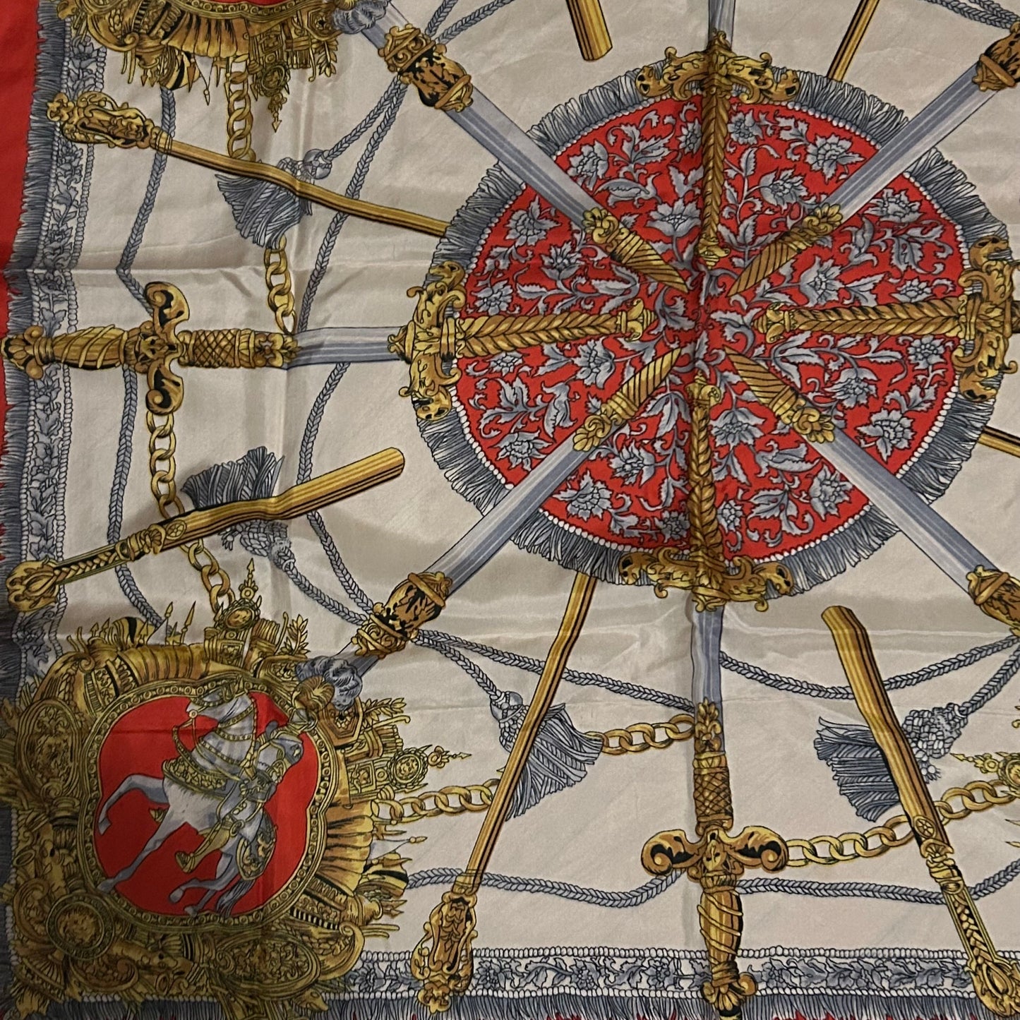 Foulard in seta “Cavalli e spade”