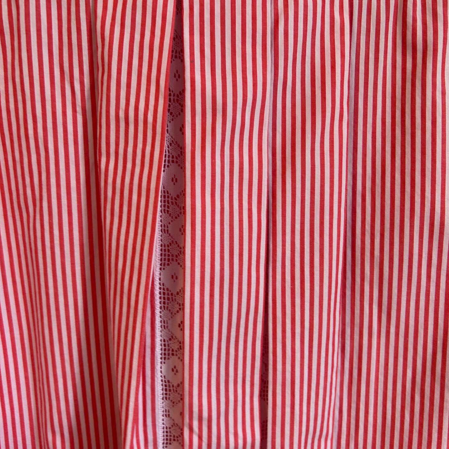 Camicia a righe bianche e rosse