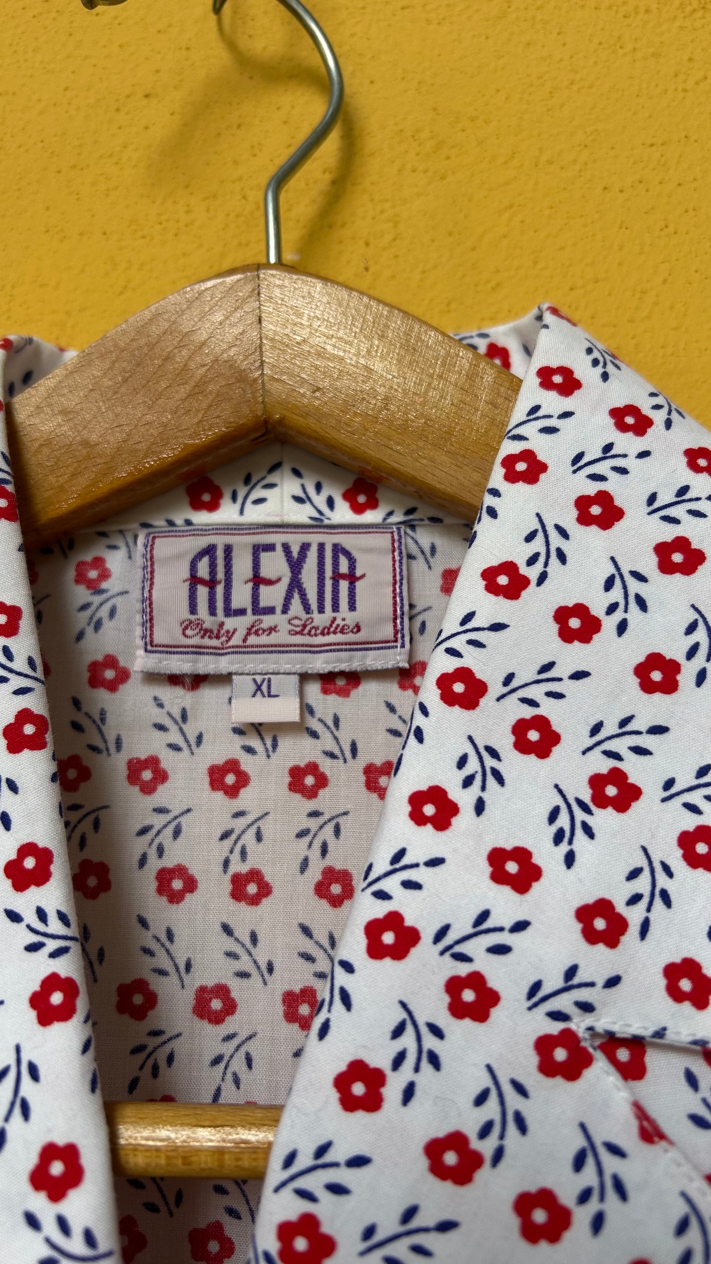 Camicia fiori rossi
