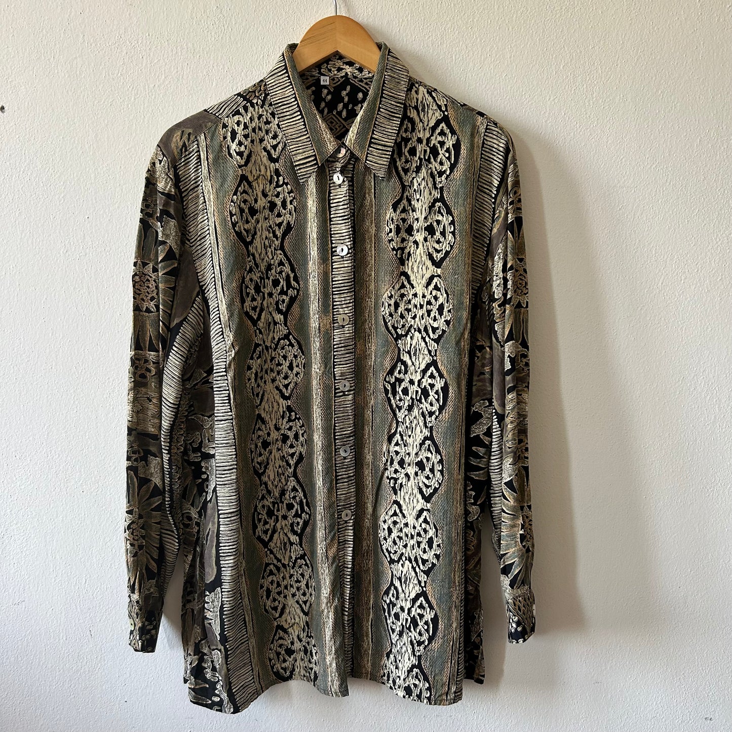 Camicia con spacchi