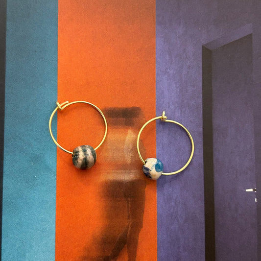 Orecchini sottili “Una zebra a pois”