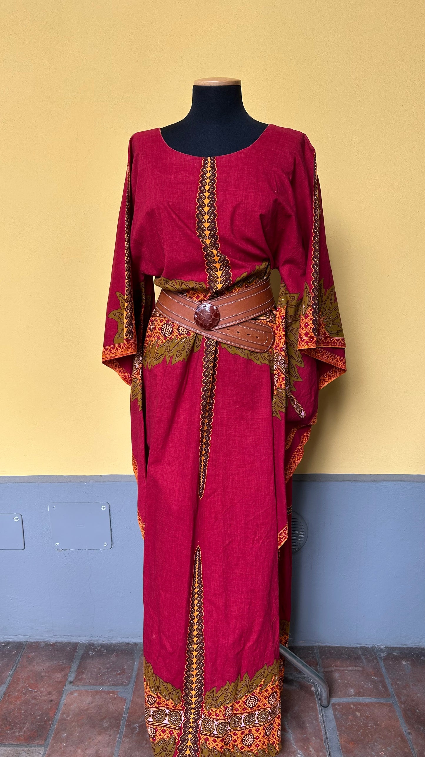 Vestito rosso etnico