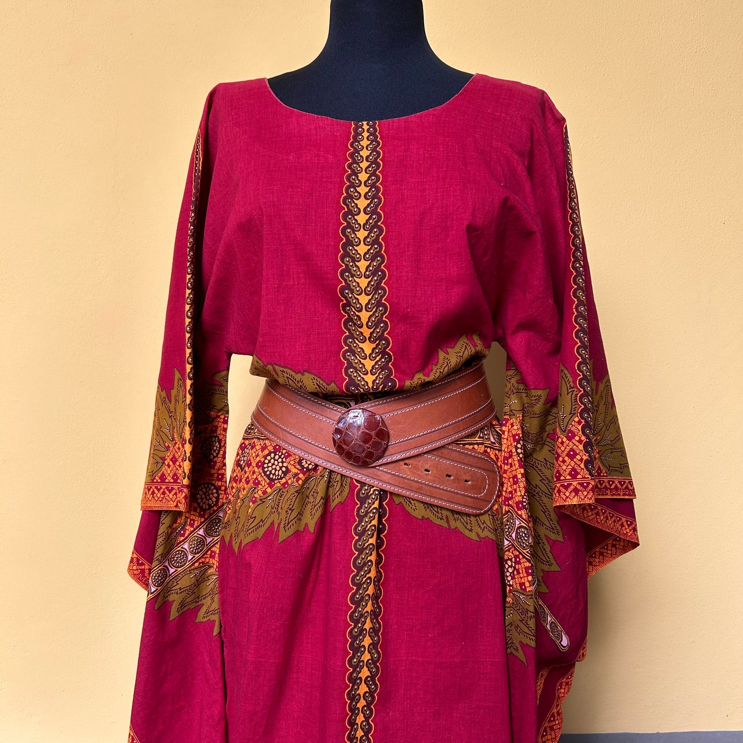 Vestito rosso etnico