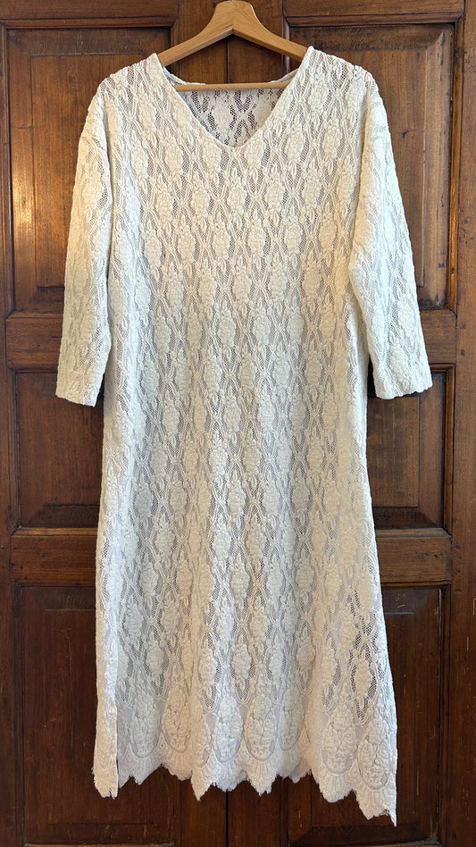Abito in pizzo con spacchi