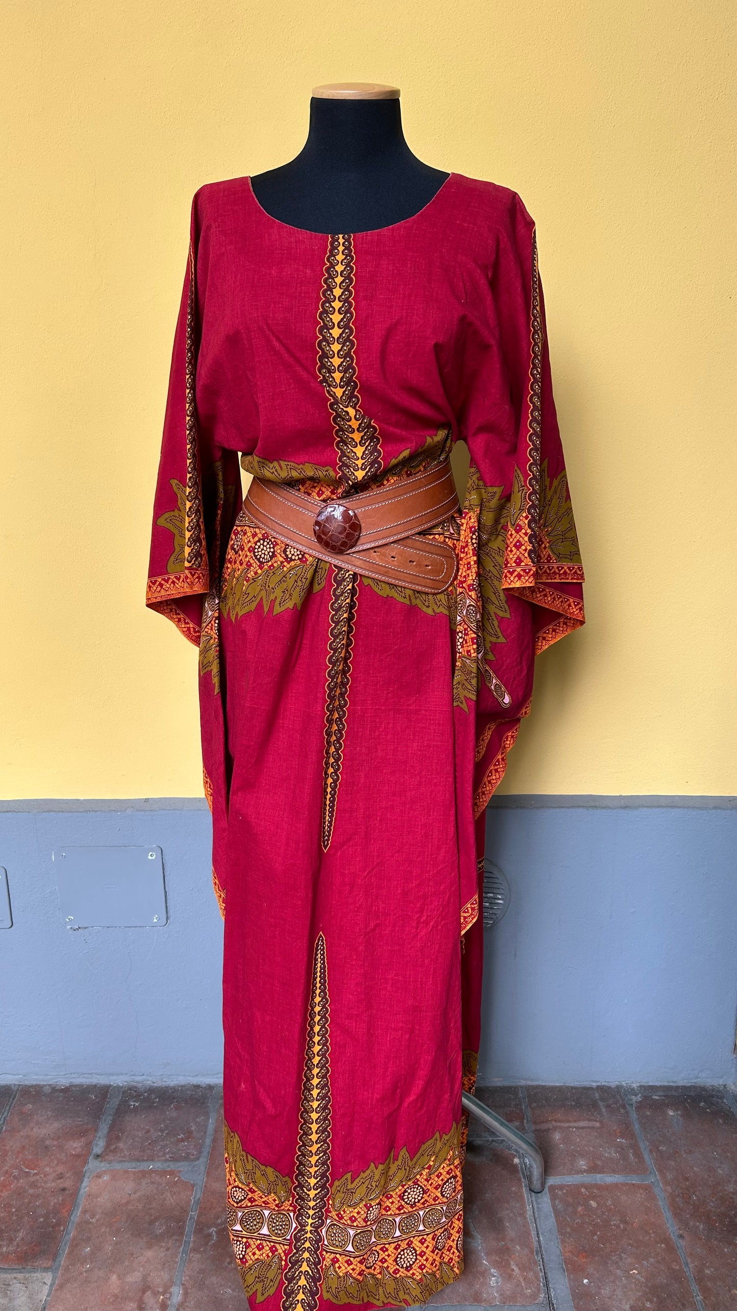 Vestito rosso etnico