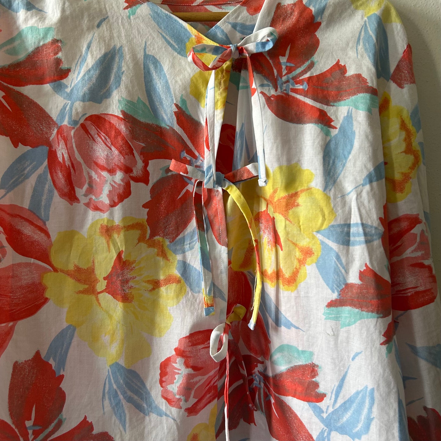 Camicia in cotone con fiocchi