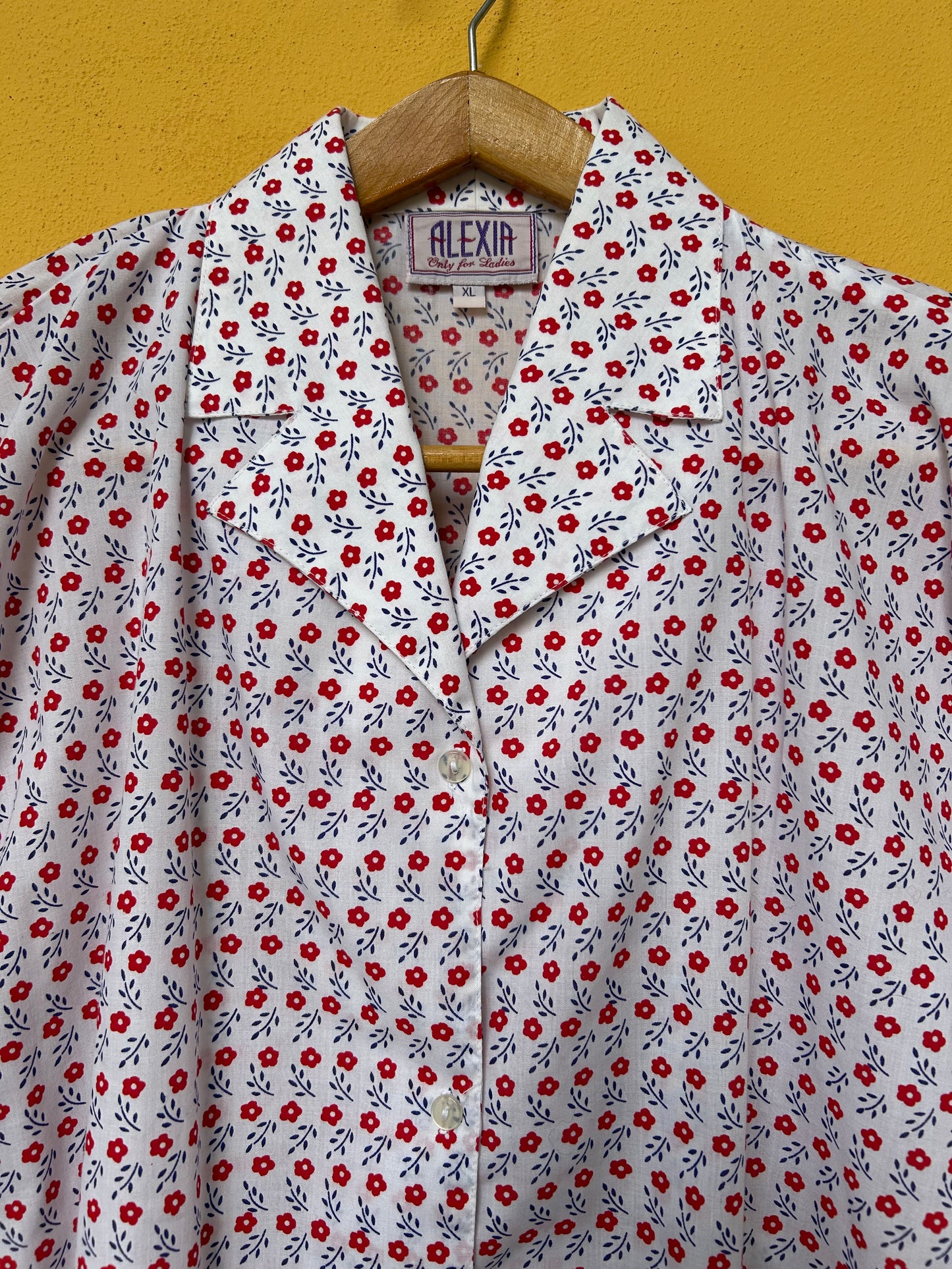 Camicia fiori rossi