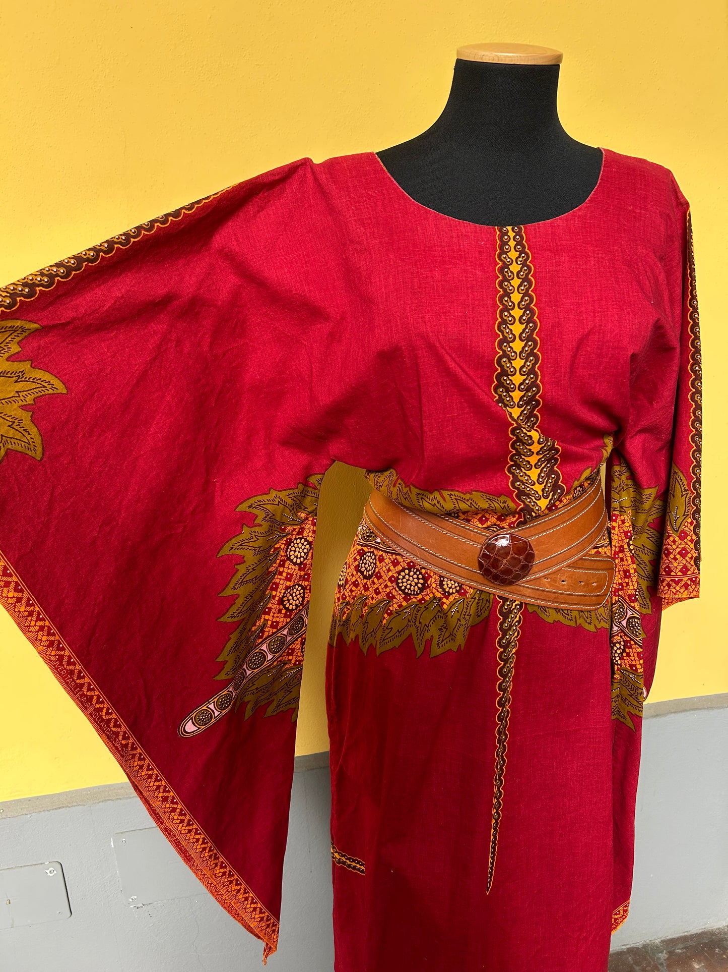 Vestito rosso etnico