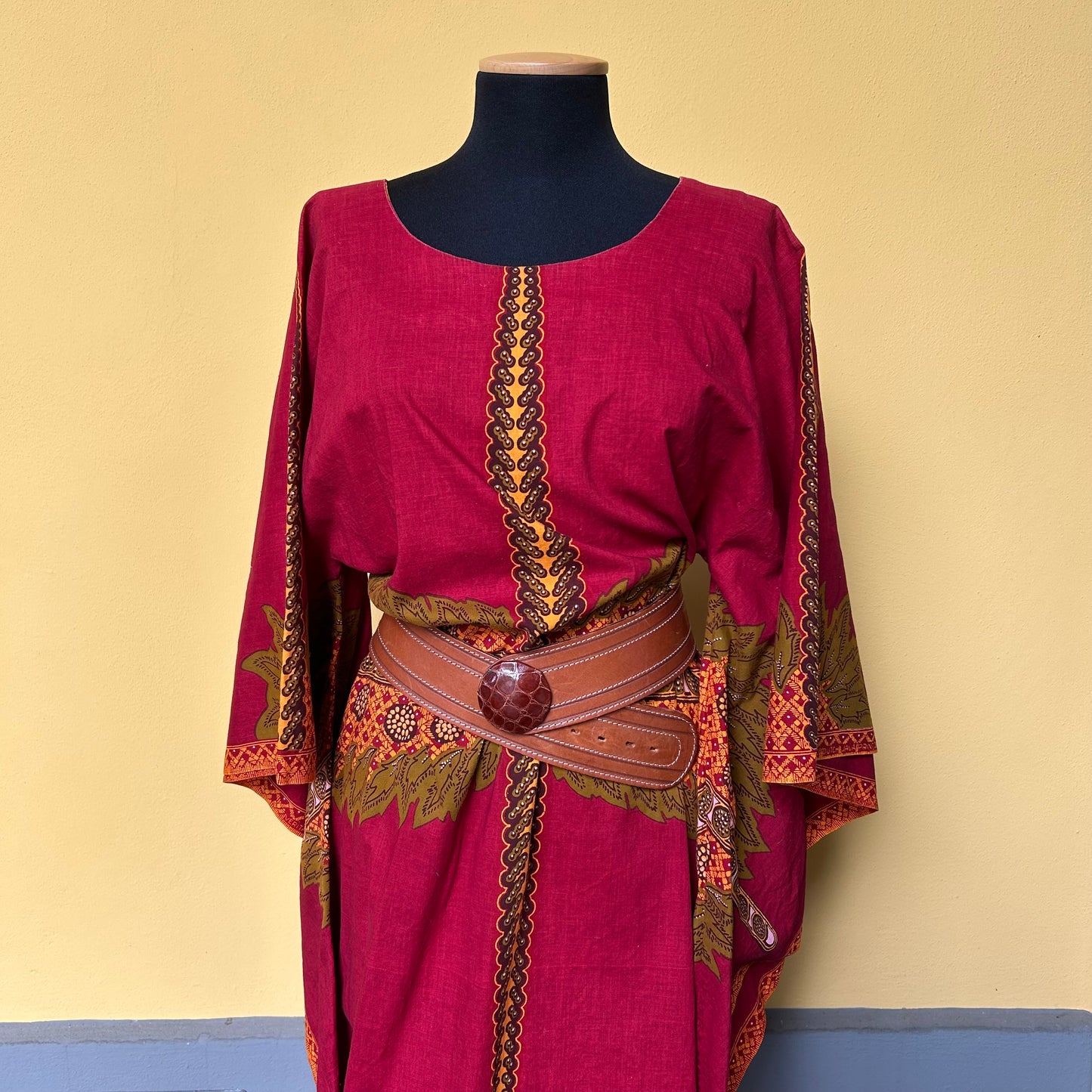 Vestito rosso etnico