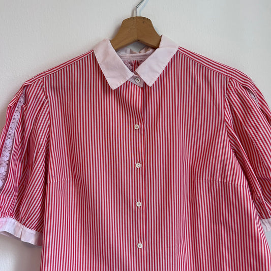 Camicia a righe bianche e rosse