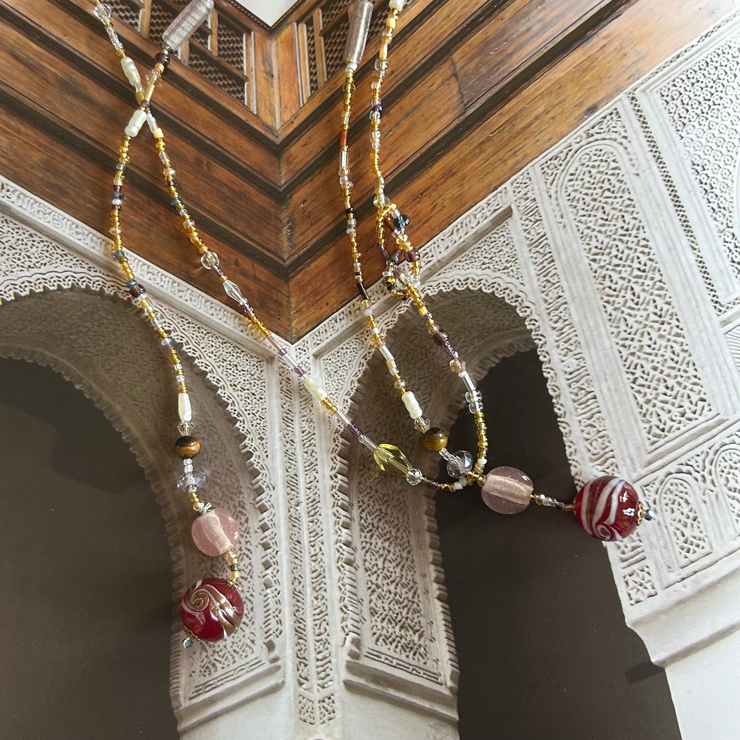 Collana aperta con sfere di Murano