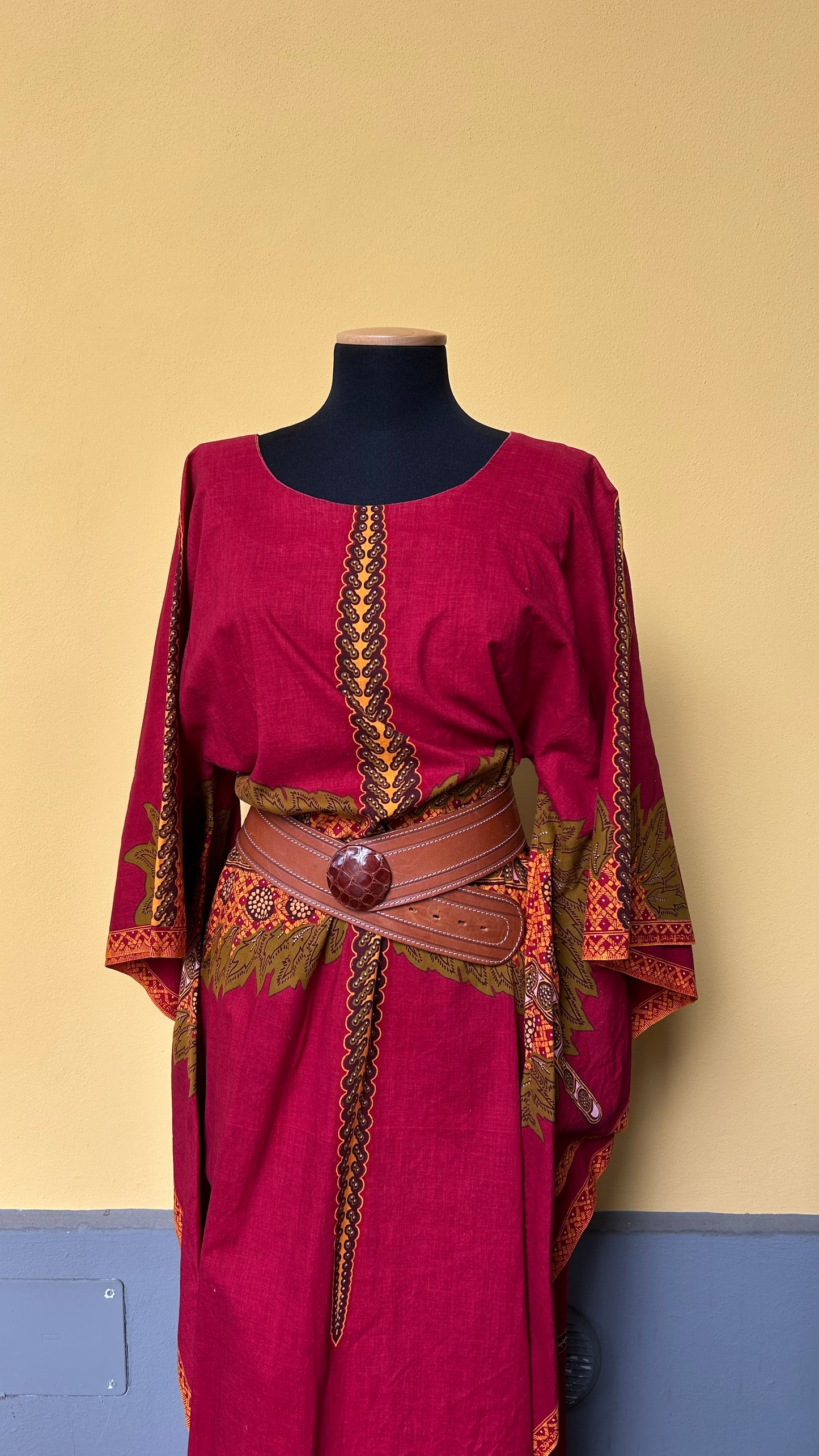 Vestito rosso etnico