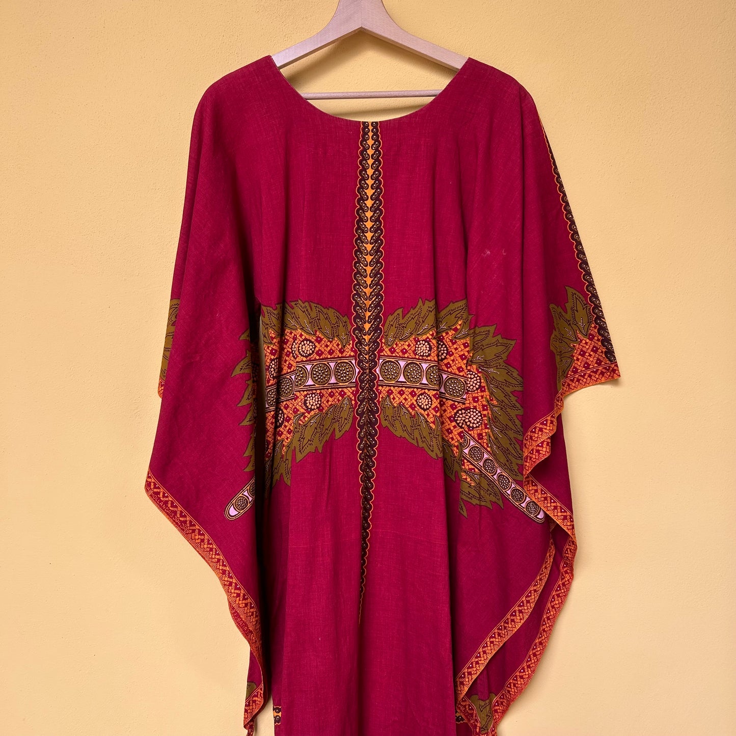 Vestito rosso etnico