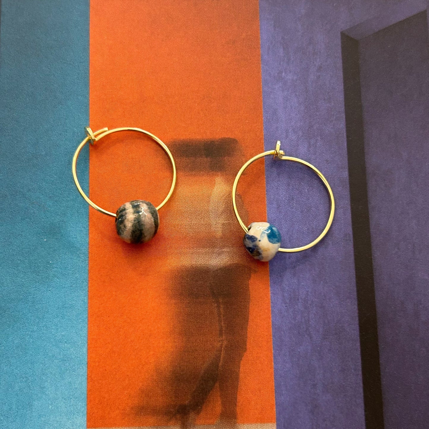 Orecchini sottili “Una zebra a pois”