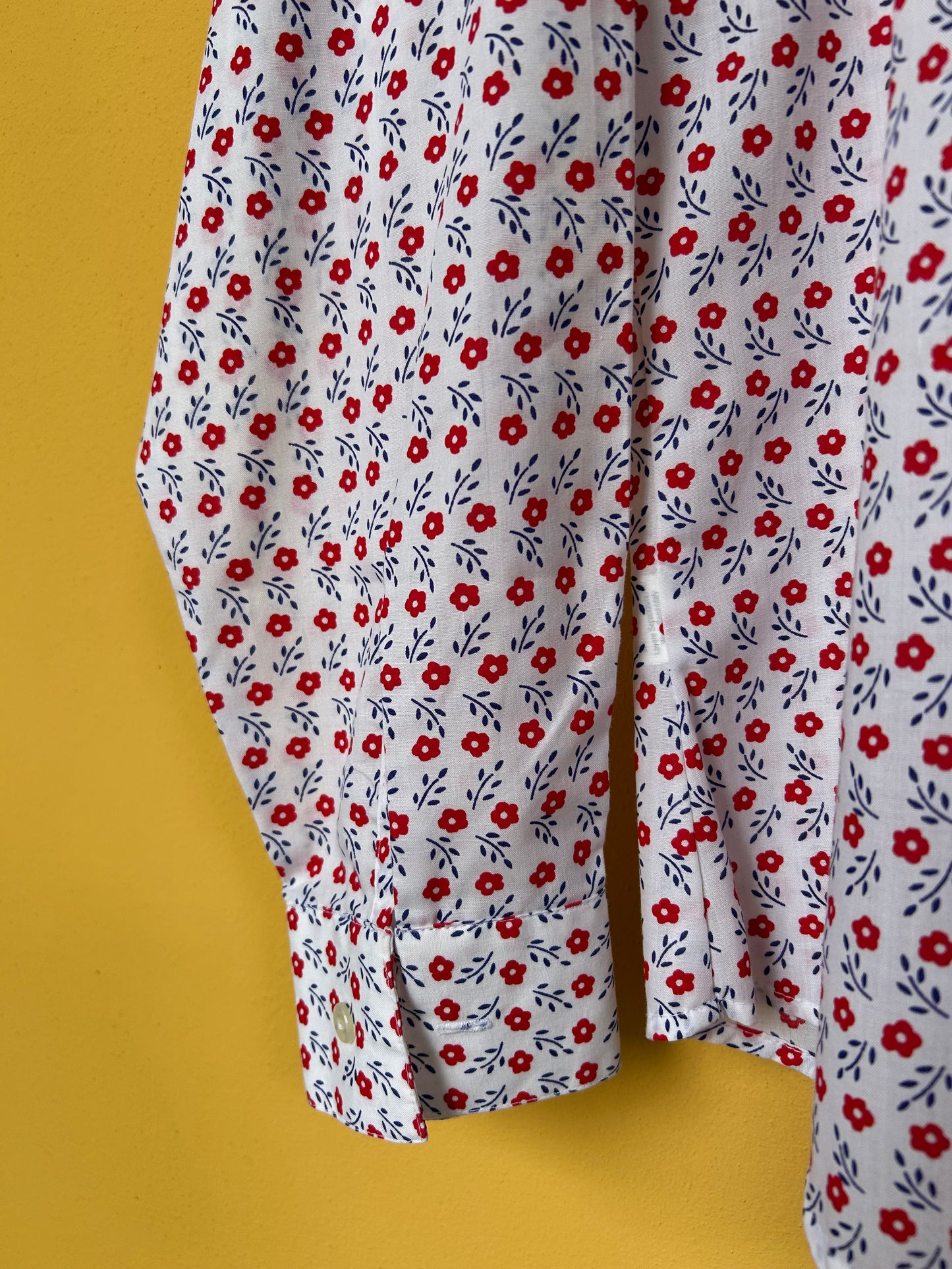 Camicia fiori rossi