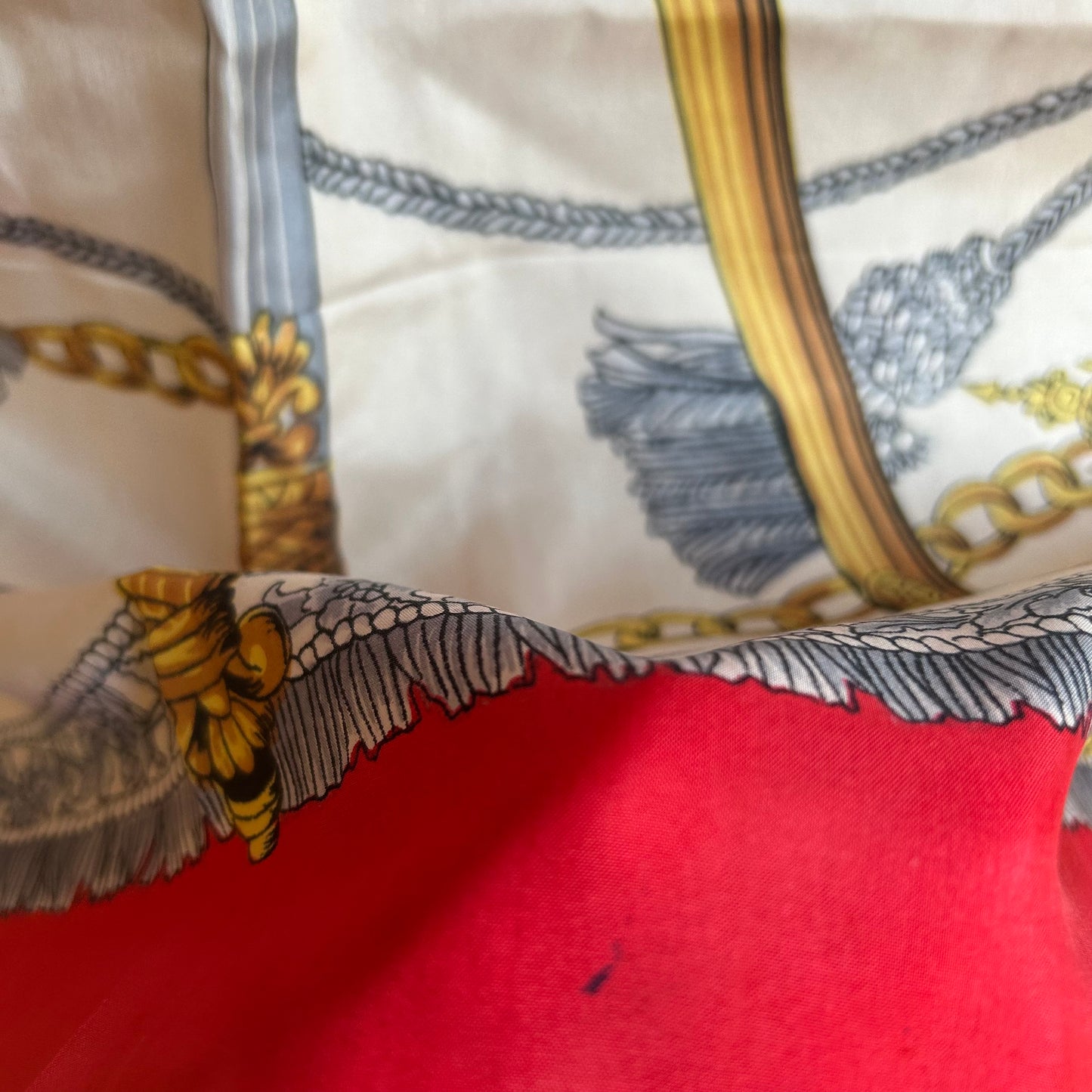 Foulard in seta “Cavalli e spade”