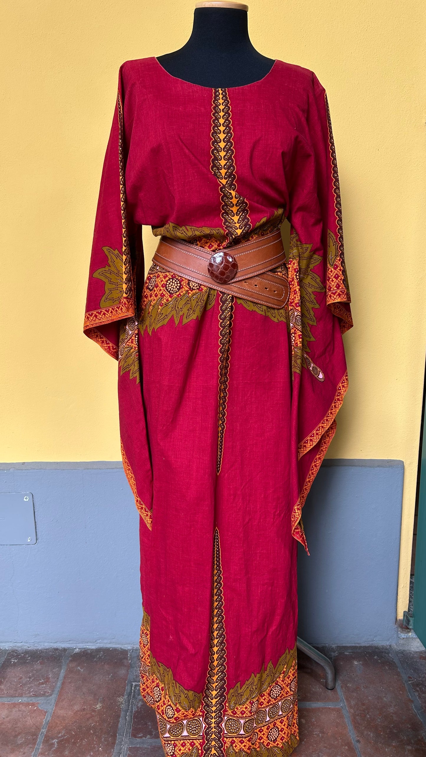 Vestito rosso etnico