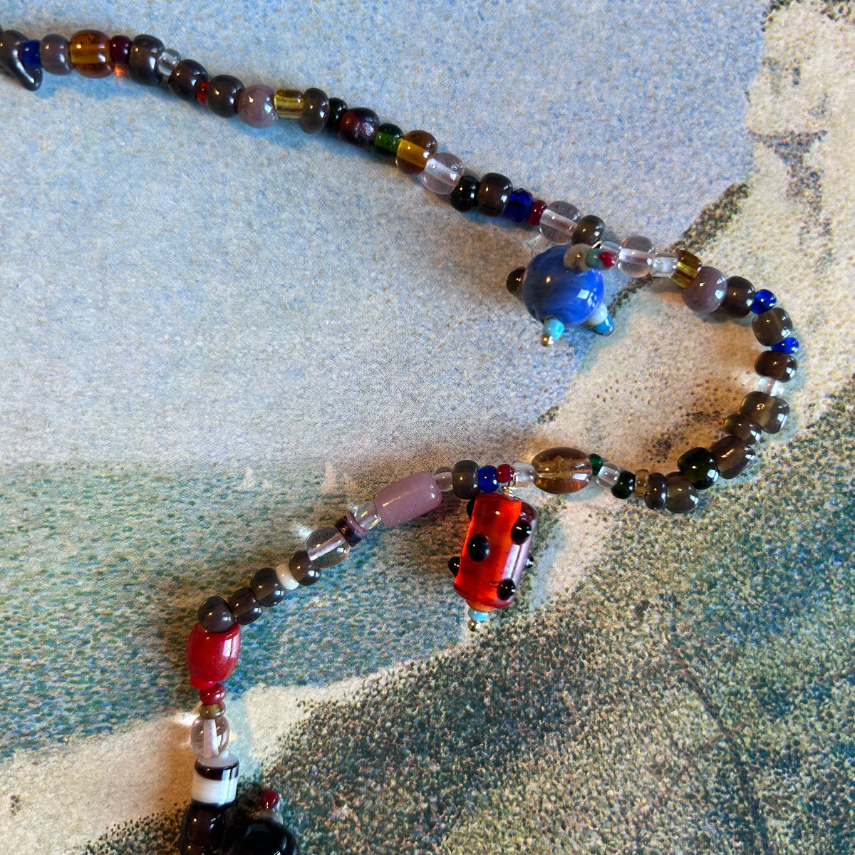 Collana “foglie, cachi, castagne e pianeti”