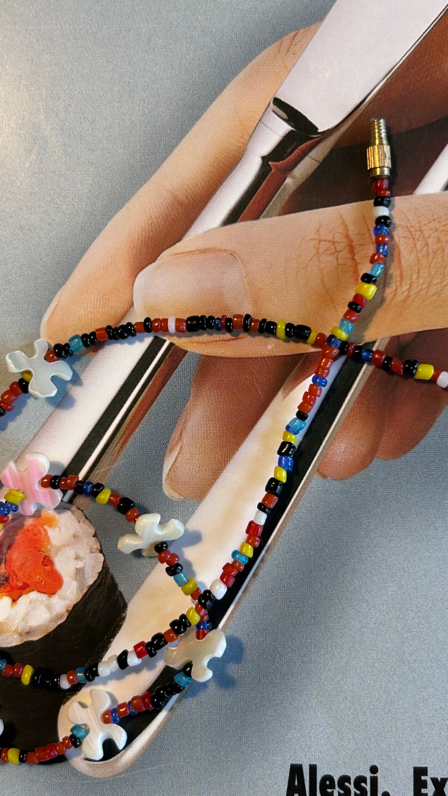 Collana "Arcobaleno e fiori bianchi"