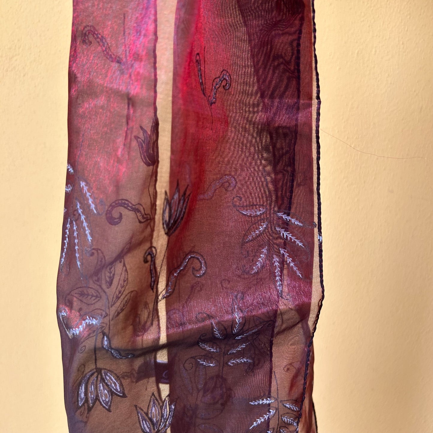 Pashmina rettangolare cangiante con fiori