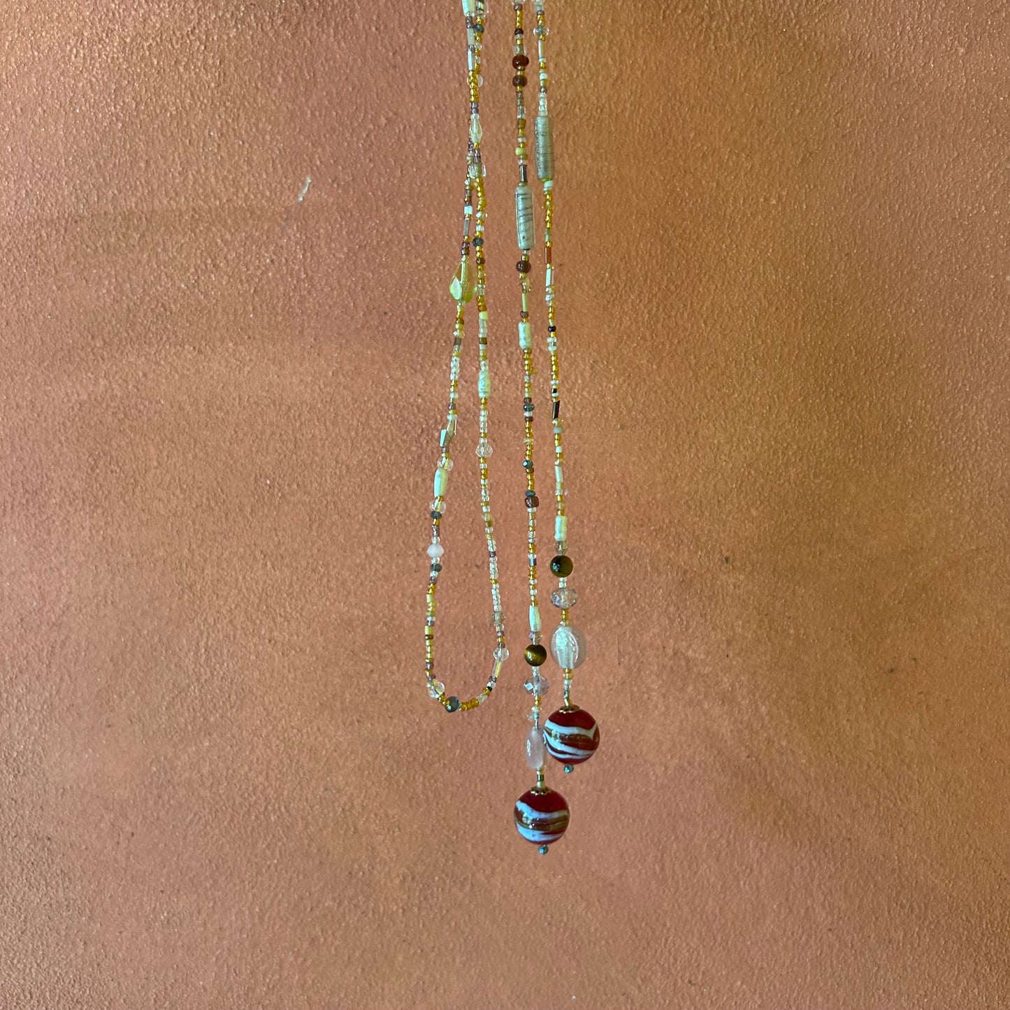 Collana aperta con sfere di Murano