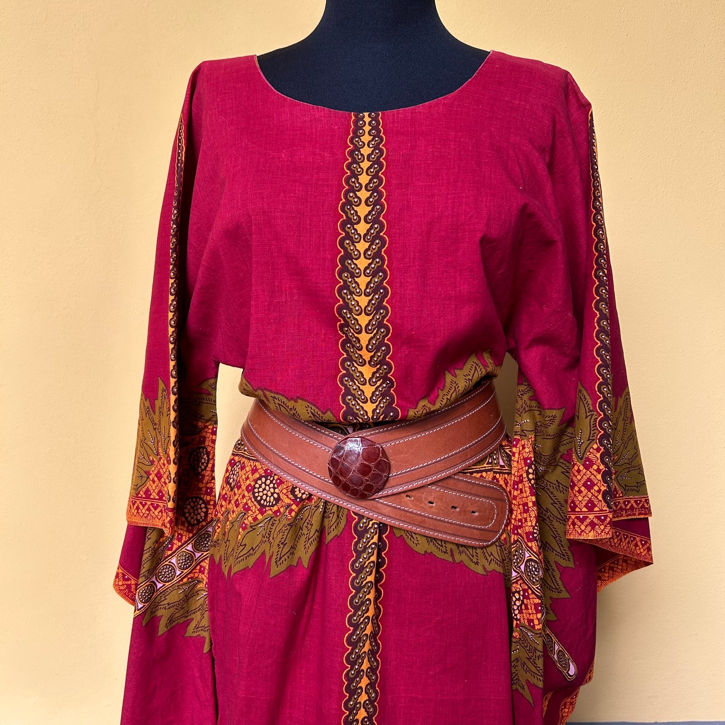 Vestito rosso etnico